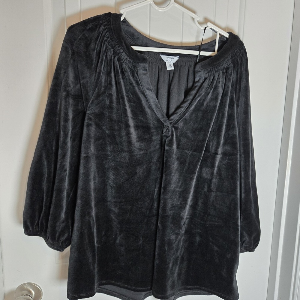 Crown & Ivy Black Velour 3/4 Sleeve V-neck Poly Top Medium Velvet Dark